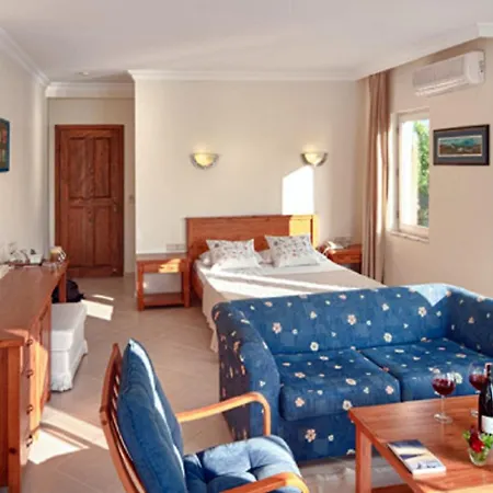 伊思索瓦利岛酒店 3* 费特希耶