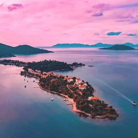 伊思索瓦利岛酒店 酒店