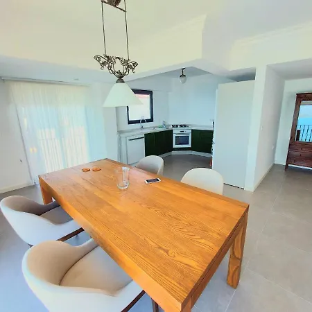 伊思索瓦利岛酒店 3*