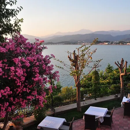 伊思索瓦利岛酒店 3*